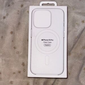 Apple iPhone 15 Pro MagSafe Clear Case - Silver